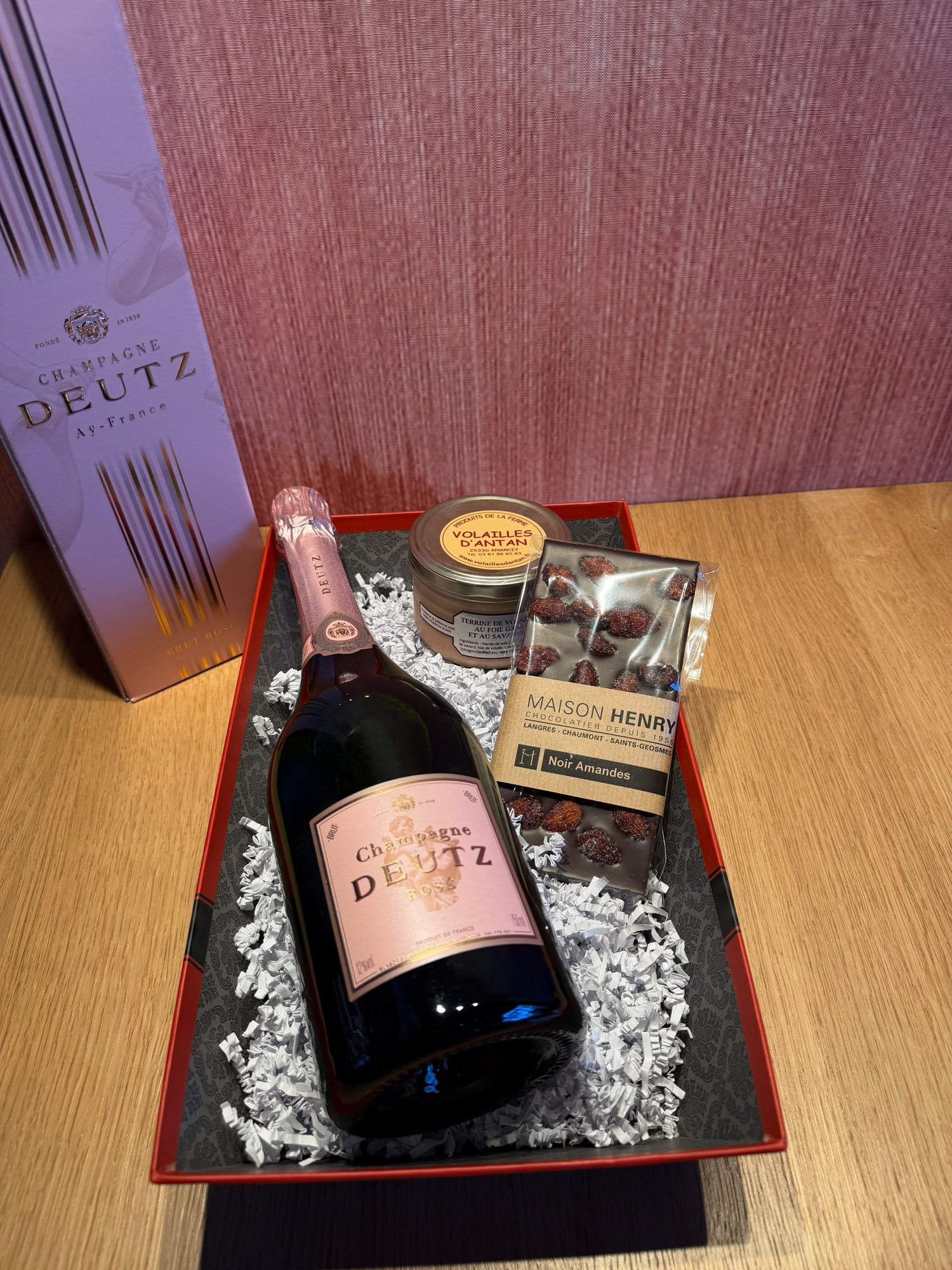 Coffret cadeau Joli Bruit : bouteille, terrine et chocolat artisanal